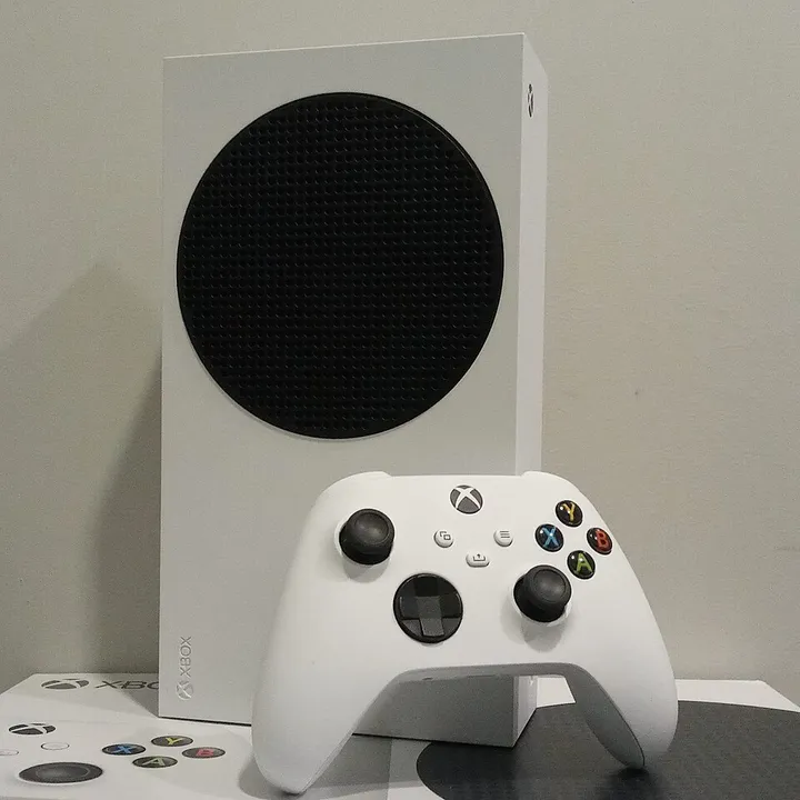 Xbox Series S hardware shown in the reference photograph