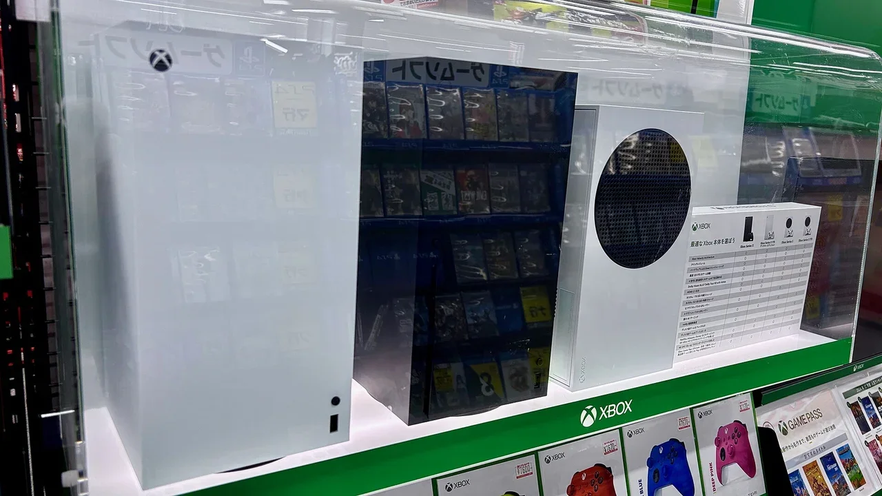 Xbox Series X and Xbox Series S consoles